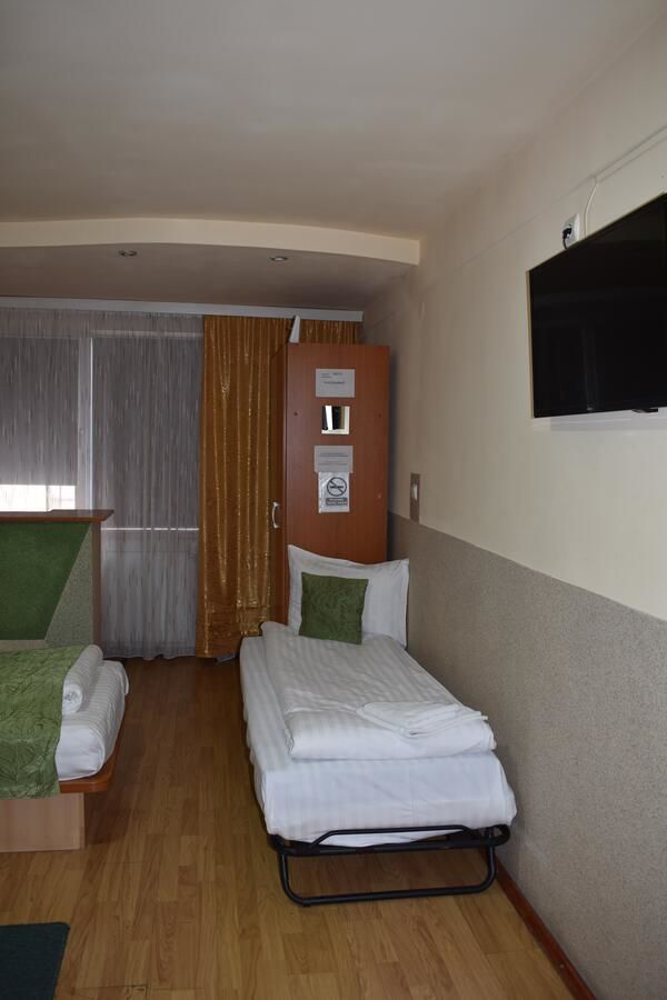 Отель Hotel Zimbru Клуж-Напока