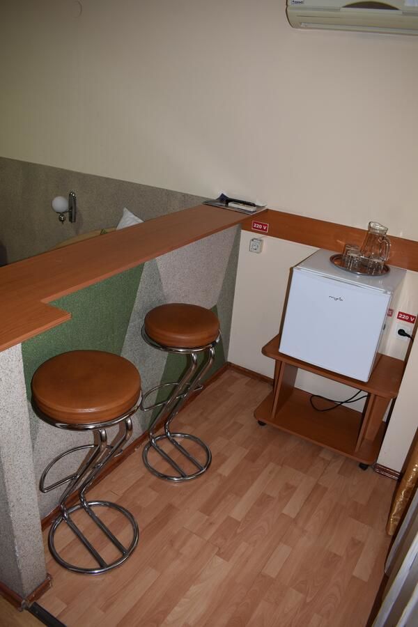 Отель Hotel Zimbru Клуж-Напока