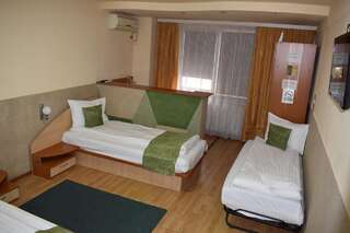 Отель Hotel Zimbru Клуж-Напока Трехместный номер-9