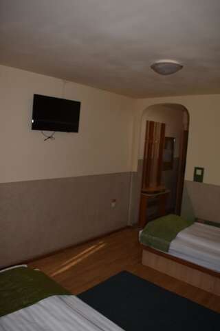 Отель Hotel Zimbru Клуж-Напока Двухместный номер с 2 отдельными кроватями-3