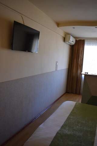 Отель Hotel Zimbru Клуж-Напока Двухместный номер с 1 кроватью-1