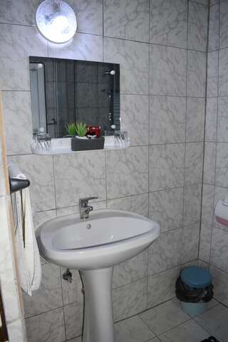 Отель Hotel Zimbru Клуж-Напока Трехместный номер-1