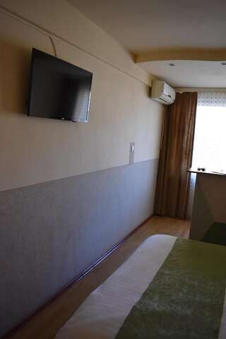 Отель Hotel Zimbru Клуж-Напока Двухместный номер с 1 кроватью-9