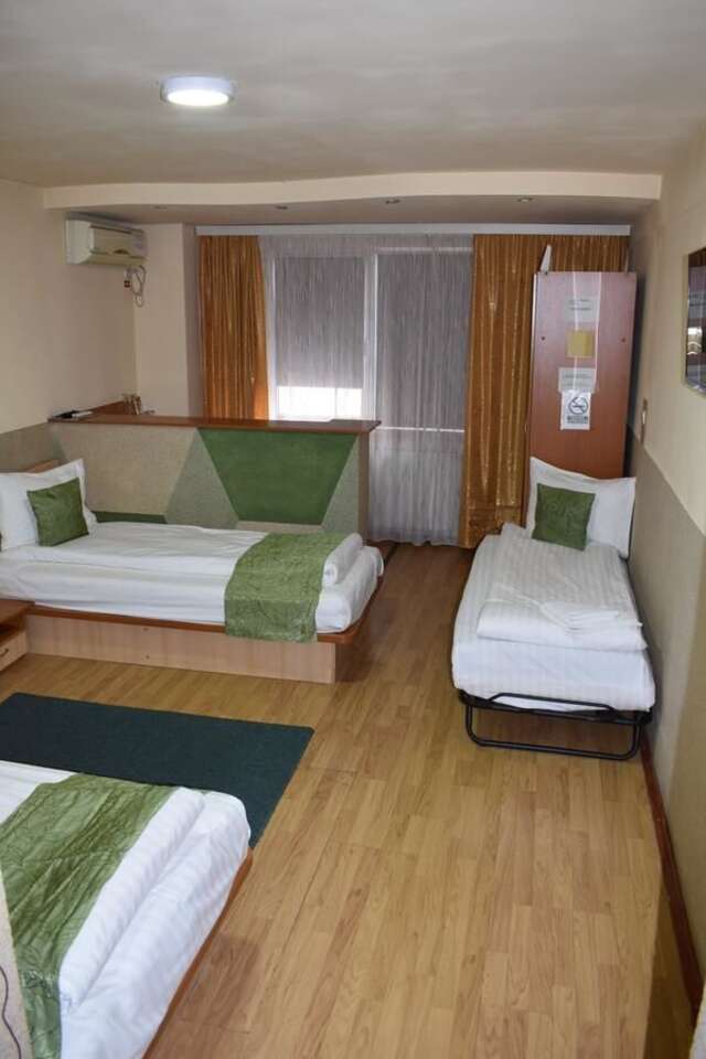 Отель Hotel Zimbru Клуж-Напока-13