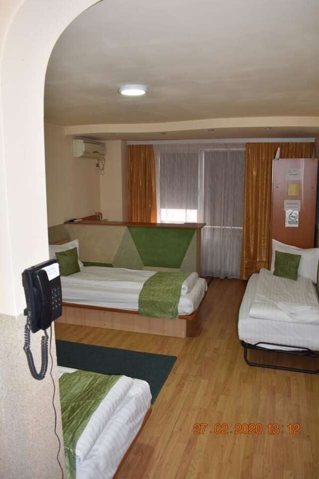 Отель Hotel Zimbru Клуж-Напока-14