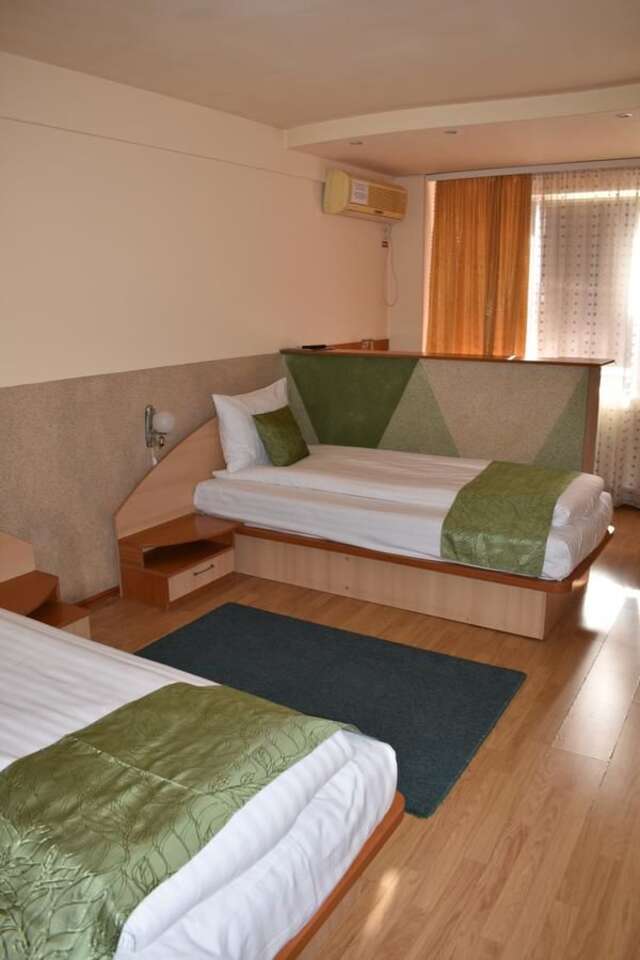 Отель Hotel Zimbru Клуж-Напока-19